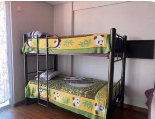 a bunk bed with two bunk beds in a room at Hermoso Garzonier in Cochabamba