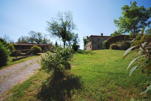 En trädgård utanför Ferienwohnung für 4 Personen 2 Kinder ca 70 qm in Citta della Pieve, Trasimenischer See