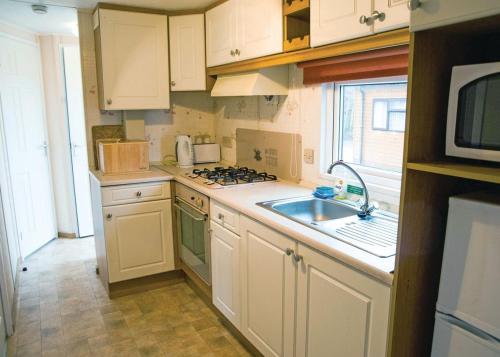 A kitchen or kitchenette at Crake Valley