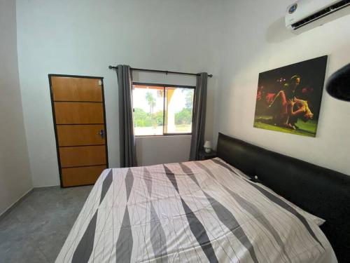 Una cama o camas en una habitación de Lake view, comfort, close to the city, easy access