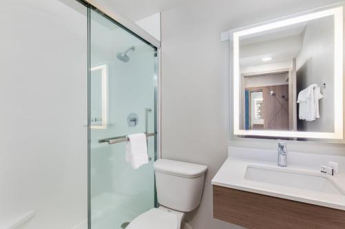 Koupelna v ubytování Holiday Inn Express Atlanta Airport - North by IHG
