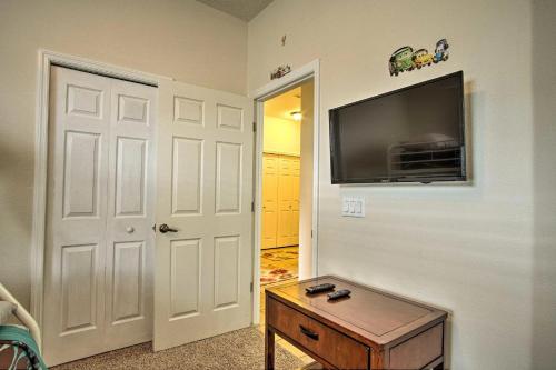 Quiet Disney Condo w/ Balcony ~ 2 Miles to Disney World! photo 24