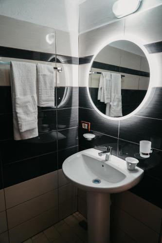 a bathroom with a sink and a mirror at Bujtina ANLU in Gjirokastër