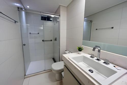 a bathroom with a shower and a sink and a toilet at Incríveis apartamentos no Solar Tambaú in João Pessoa