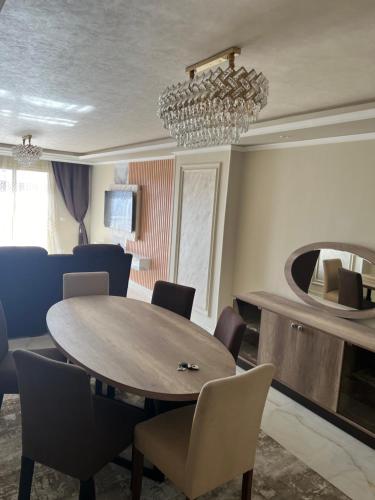 شقة فاخرة بالمنتزة فيو بحر ومنتزة