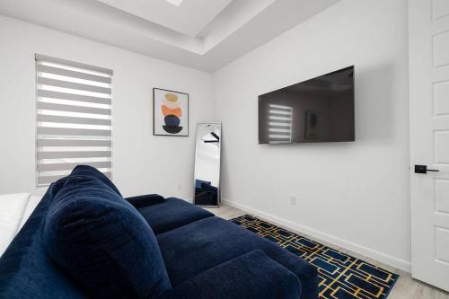 a living room with a blue couch and a tv at Quinta Real 5125 in McAllen