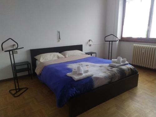 a bedroom with a bed with towels on it at CASA CHIARA - 11 minuti da Milano - 6 minuti da policlinico San Donato Milanese in San Giuliano Milanese