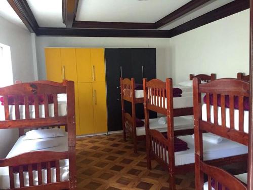 Letto o letti a castello in una camera di Hostel Paulista