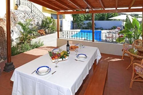מסעדה או מקום אחר לאכול בו ב-Ferienhaus für 6 Personen ca 105 qm in La Punta, La Palma Westküste von La Palma
