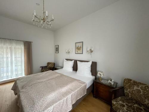 Postel nebo postele na pokoji v ubytování Villa Musik - apartments in historical Villa , Baden