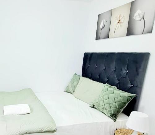 Ένα ή περισσότερα κρεβάτια σε δωμάτιο στο Modern 2 Bedroom Apartment