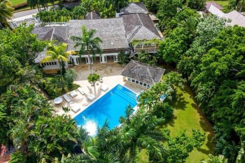 an aerial view of a house with a swimming pool at Villa Beach & Golf CASA DE CAMPO in La Romana