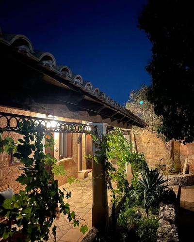 Κήπος έξω από το Masseria Borgo del Gallo