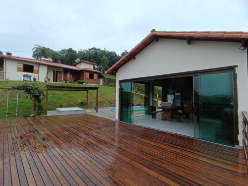 Bangunan di mana terletaknya rumah percutian