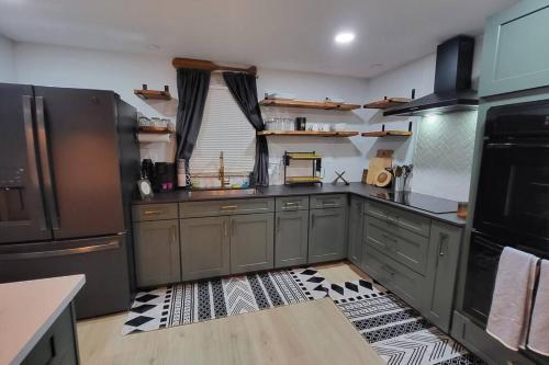 Dapur atau dapur kecil di Lake Luxe