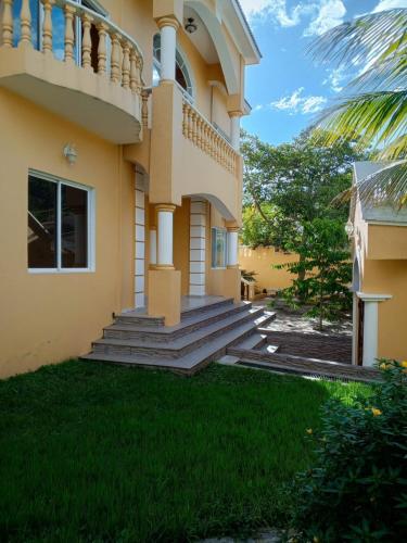 a house with stairs and a balcony at Habitación con balcón en una Mansión in Tegucigalpa