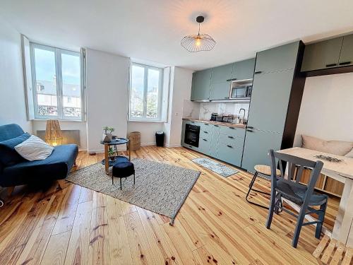 Appartement rénové, 1 chambre, 300m de la gare, près du centre de Granville - FR-1-361-479