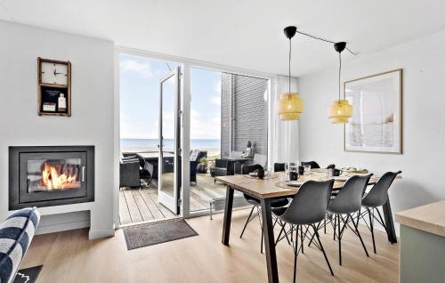 Χώρος καθιστικού στο Stunning Home In Hadsund With Wifi