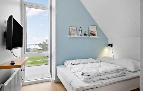 Ένα ή περισσότερα κρεβάτια σε δωμάτιο στο Stunning Home In Hadsund With Wifi