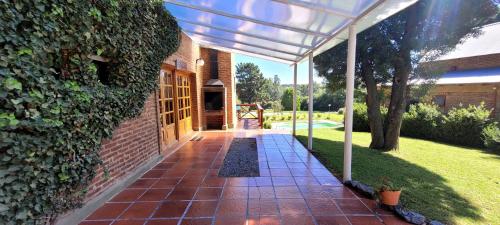 an outdoor walkway with a pergola next to a building at CasaAlpina in Tandil
