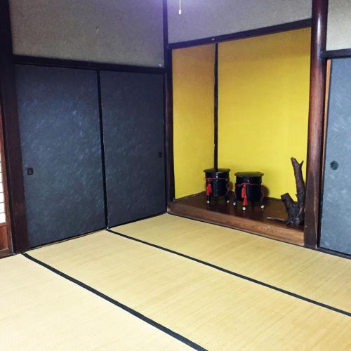 an empty gymnasium with a bowling alley with ahibition at 古民家一棟貸しナノビレッジ岡山 in Kaga