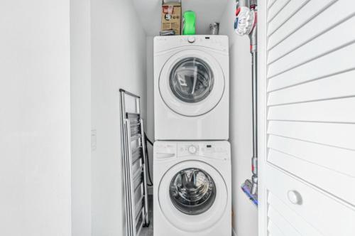 a washing machine and a washer and dryer in a room at Coral gables apartment in Miami