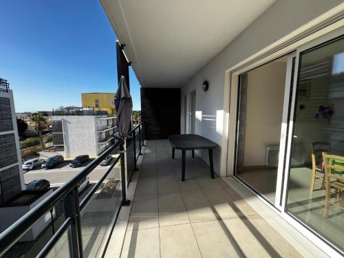 Bel Appartement T3 avec Grande Terrasse à Gruissan - Proche Plage du Grazel - FR-1-784-6