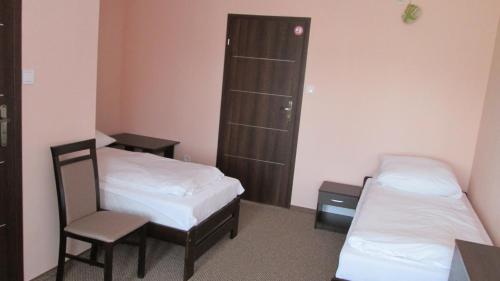 Una cama o camas en una habitación de Dom Weselny Zielony Zakątek