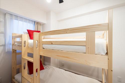 a bunk bed room with two bunk beds at Art Nagara in Osaka