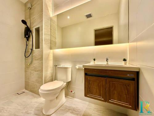 Bilik mandi di KSL Residence 2 by RR JBcity