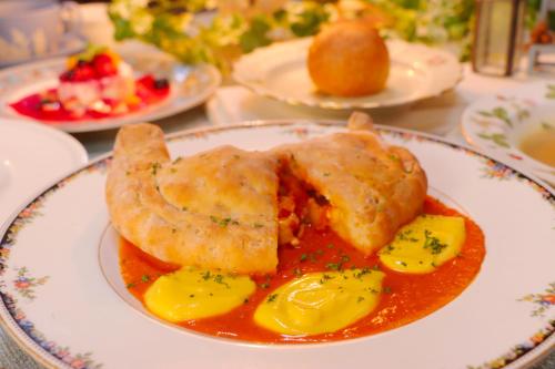 ホテルの敷地内または近くでの食事または食べ物