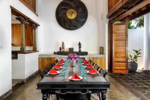Restoran atau tempat lain untuk makan di Royal Indigo Villa