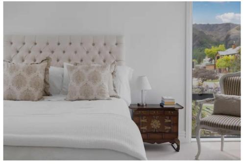 Кровать или кровати в номере Spectacular Arrowtown - New 3b3b - Mountain Views