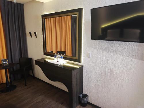 Телевізор і / або розважальний центр в Hotel Dubái