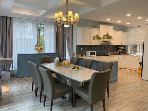 a kitchen and dining room with a table and chairs at Biệt Thự Đà Lạt View Đẹp - Gần Chợ Đêm in Xuan An
