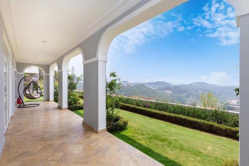 an open hallway of a house with a view of a lawn at Biệt Thự Đà Lạt View Đẹp - Gần Chợ Đêm in Xuan An