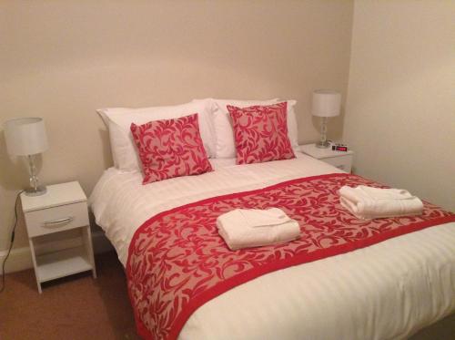 a bed room with a white bedspread and pillows at Ailsa Guest House in Edinburgh