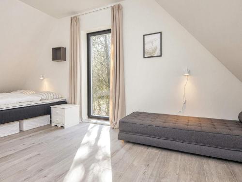 Кровать или кровати в номере Holiday home Hovborg XV