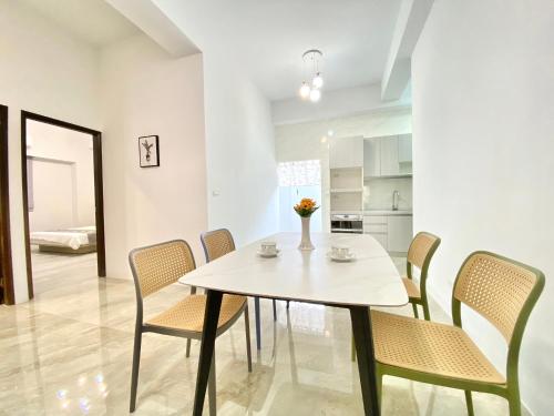 a dining room with a white table and chairs at 隱 the house in Magong