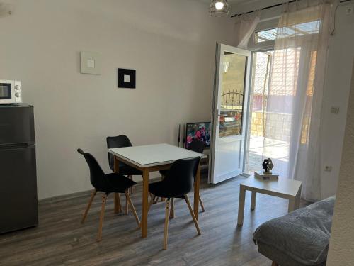 Gambar di galeri bagi Apartment Makarska M&I, FREE PRIVATE PARKING di Makarska
