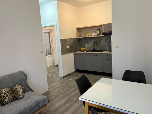 Gambar di galeri bagi Apartment Makarska M&I, FREE PRIVATE PARKING di Makarska