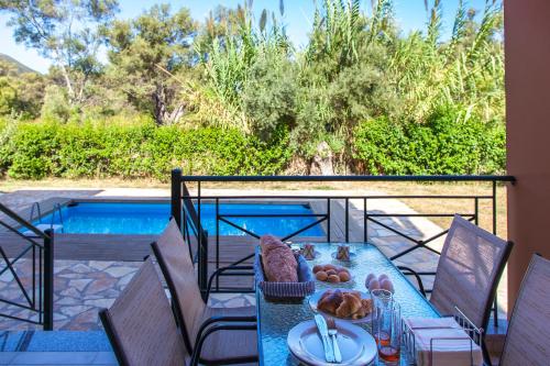 Het zwembad bij of vlak bij Villa Voula agios Ioannis Lefkada