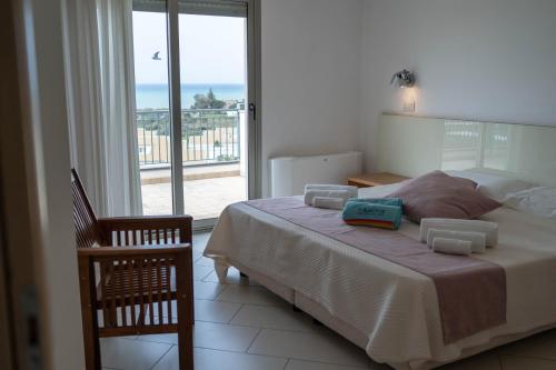 A bed or beds in a room at Sikelika Residence Sul Mare