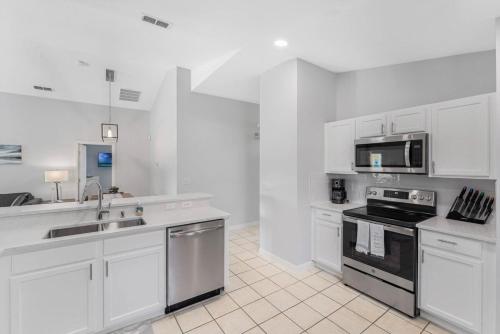 Stunning Newly Renovated Pool Home close to Disney photo 12