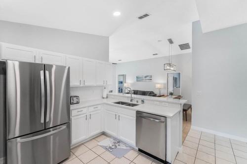 Stunning Newly Renovated Pool Home close to Disney photo 13