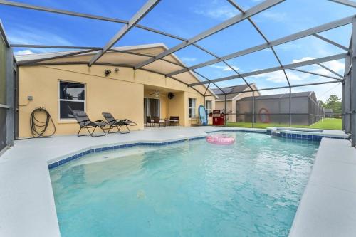 Stunning Newly Renovated Pool Home close to Disney photo 5