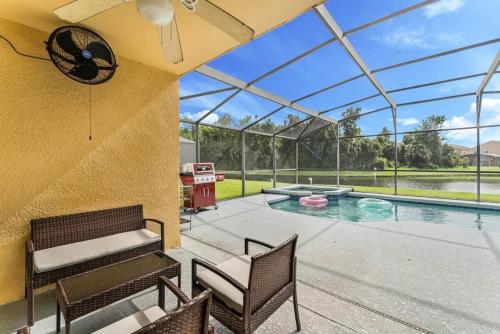 Stunning Newly Renovated Pool Home close to Disney photo 21