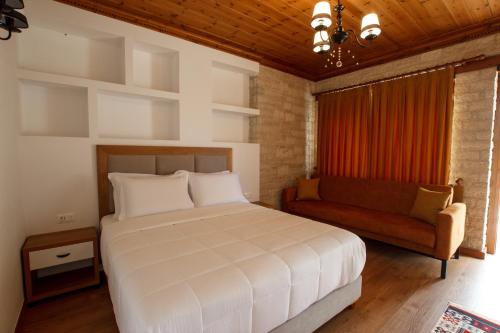 Ένα ή περισσότερα κρεβάτια σε δωμάτιο στο Rose Garden Hotel