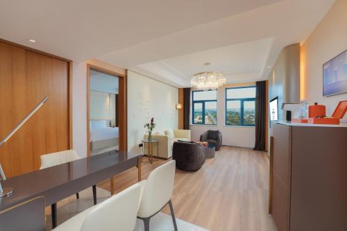 Ruang duduk di Howard Johnson by Wyndham Huaqiao Plaza Xinyu