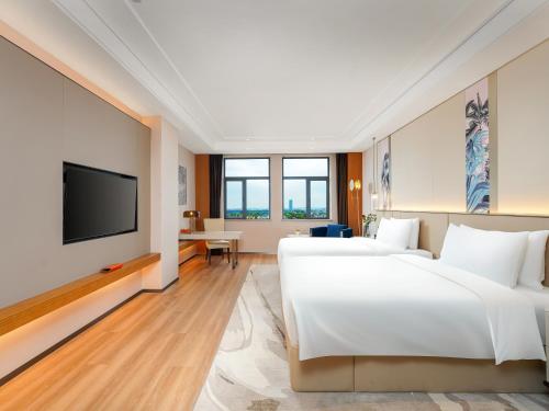 Televisyen dan/atau pusat hiburan di Howard Johnson by Wyndham Huaqiao Plaza Xinyu